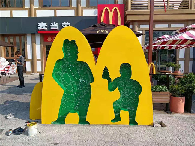 龍門(mén)麥當(dāng)勞網(wǎng)紅打卡造型